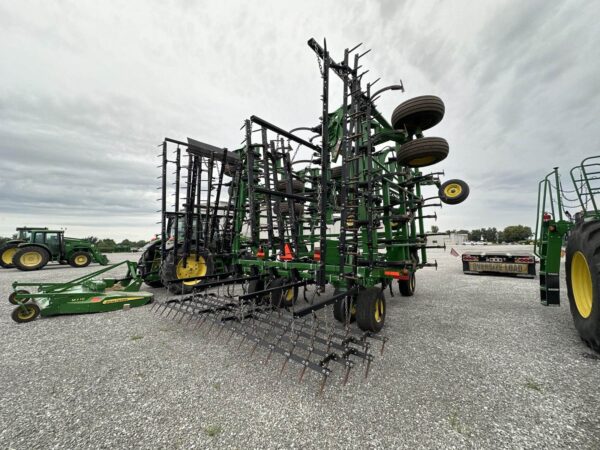 John Deere 2210 Cultivator - Image 3