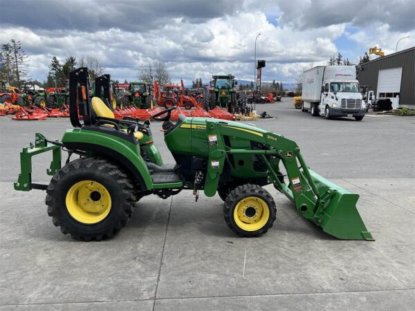 John Deere 2032R Tractor - Image 5
