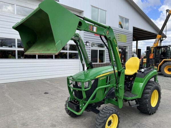 John Deere 2032R Tractor - Image 3