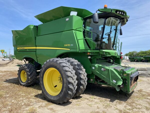 John Deere S670 Combine Harvester - Image 5