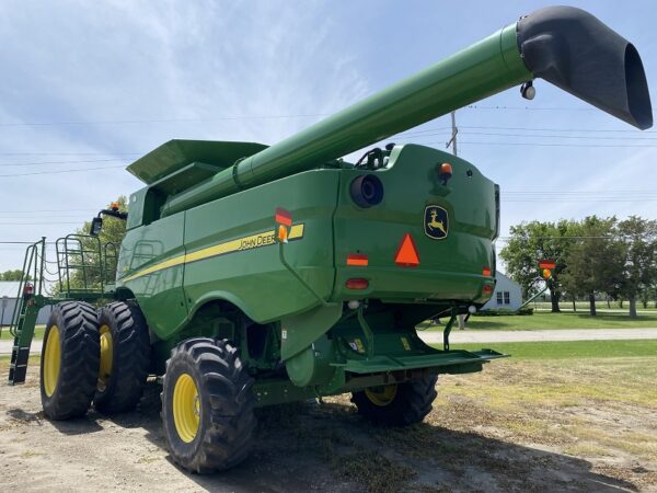 John Deere S670 Combine Harvester - Image 3