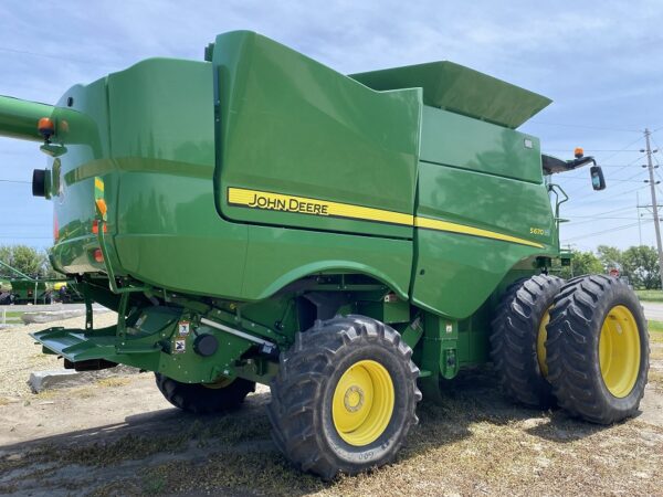 John Deere S670 Combine Harvester - Image 2