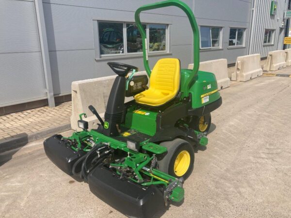 JOHN DEERE 2500B GREENS TRIPLE MOWER
