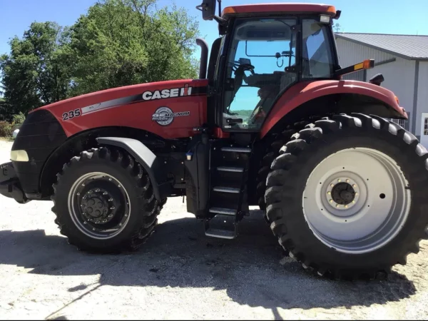 2013 Case IH Magnum 235 Tractor - Image 9